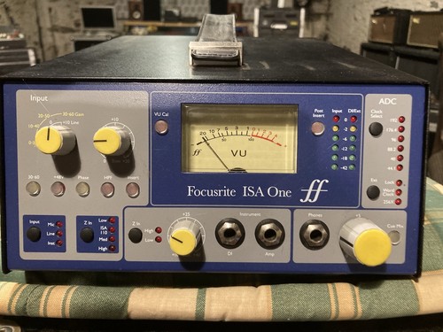Focusrite isa one microphone - one,