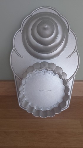 Nordic ware giant cupcake pan - cupcake,