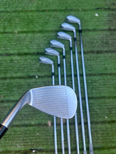 Mizuno right handed golf clubs - right-handed,