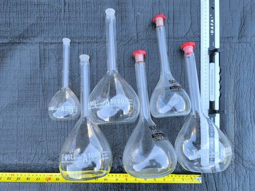 Job lot volumetric flasks - 6,