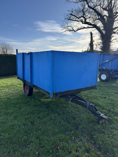 Farm tipping trailer - tipping,