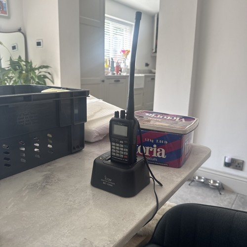Icom a6e vhf air band - air,
