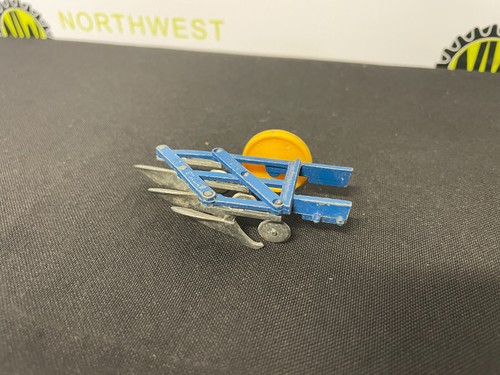 Britains scale 3 - 3, furrow