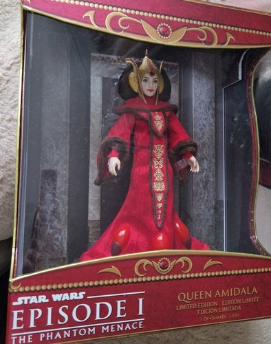 Disney store star - store, queen