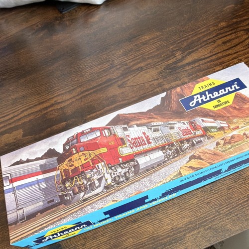 Athearn covered hopper - covered,