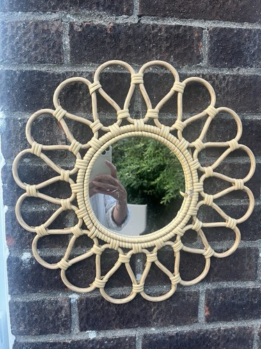 Round wicker sunburst wall - round,