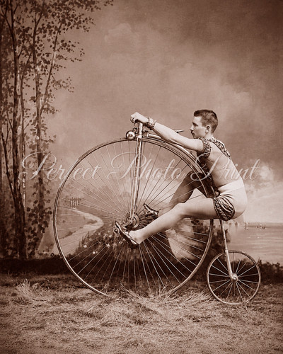 Early 1900ès man performing - early,