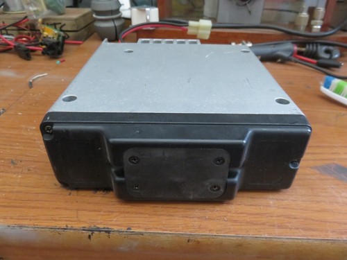 Icom 2010 uhf one - uhf,, owner