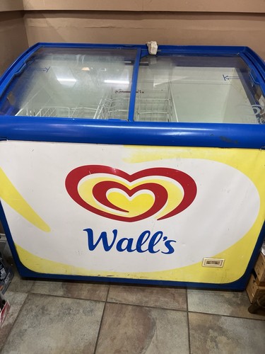 Wall branded commercial - branded,