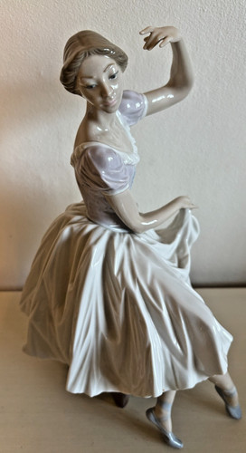 Lladro weary ballerina 5275 - ballerina.,