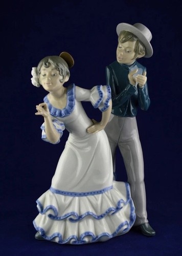 Nao lladro figure flamenco - by,