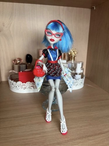 Monster high gouls - high, out