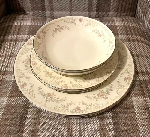 Royal doulton dinner service - royal,