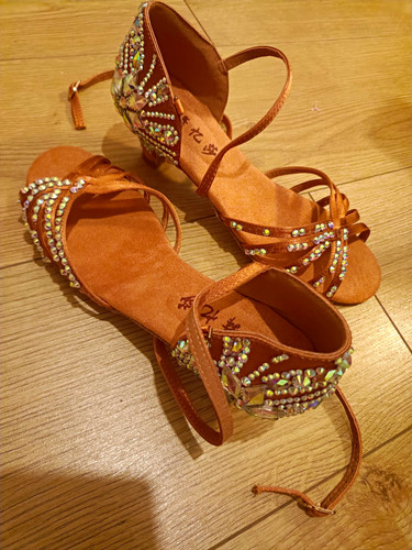Brown rhinestone latin - brown,