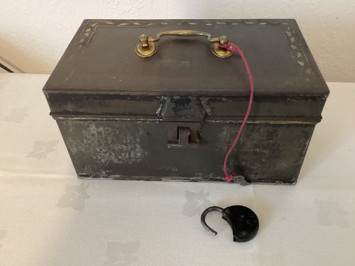 Antique black steel cash - black,