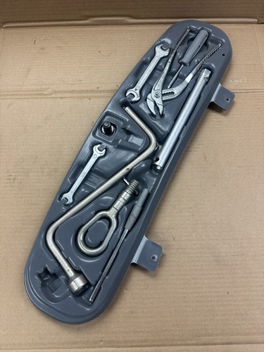 Bmw e46 trunk tool kit - e46, holder