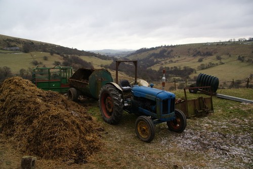 Photo trusty tractor at - photo, a1