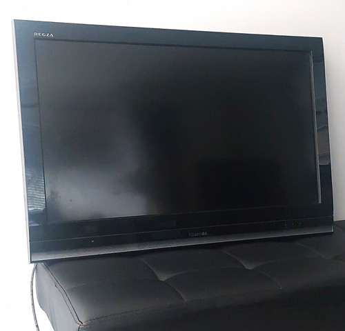 Toshiba regza 32in lcd - 32in,
