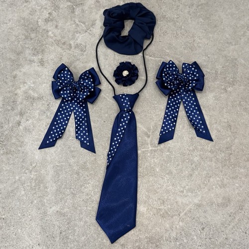 Equestrian showing bows - showing, •