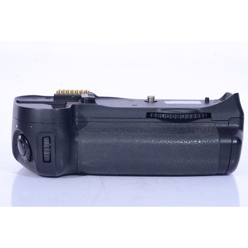 Nikon d10 battery grip - nikon, mb-d10