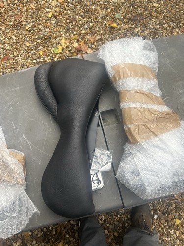 Brand new wow saddle black - new,