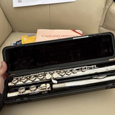 Yamaha 211 Flute With Books