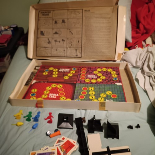 Haunted house board game - board,