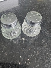 Cute Salt & Pepper Shaker Set