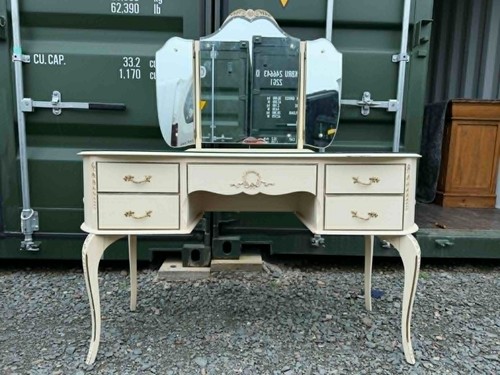 French style dressing table