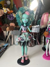 monster high honey swamp doll