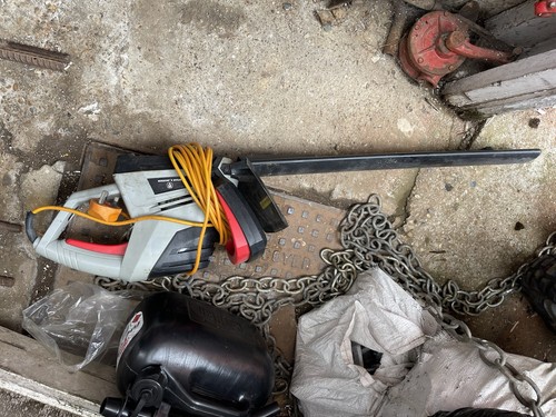 Electric hedge trimmer - hedge,