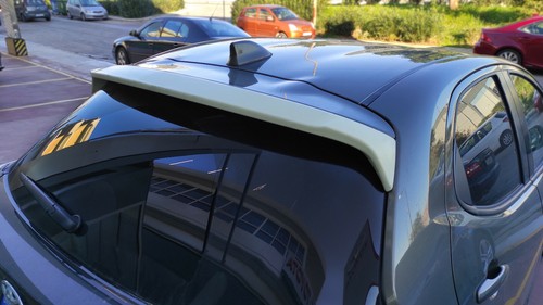 Rear roof spoiler - rear, toyota