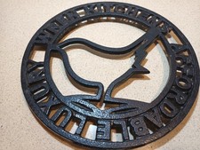 BLACK CAST IRON POT / TRIVET
