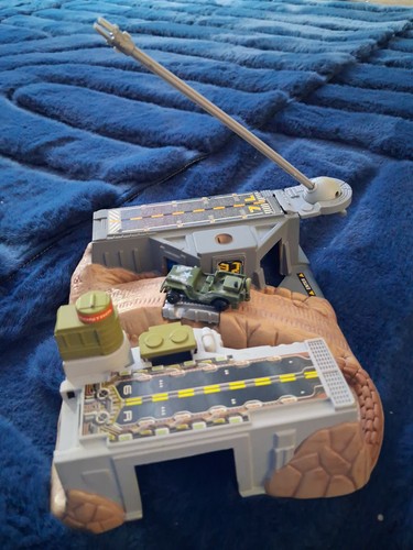 Micro machines battle - machines, zones