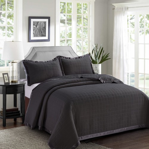 Quilted bedspread bed - quilted,