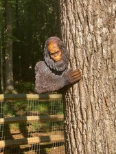 Big-Foot Yard Life Size Cutout Display Outdoor Garden Yard Decor Tree Sculpture