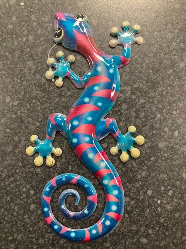 Gecko wall art pink blue - wall, tail