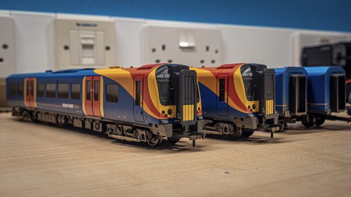 Bachmann 041 class 450 emu - class,