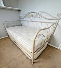 Laura Ashley 'Alice' daybed -