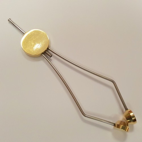 Thumb bobbin holder with - bobbin,