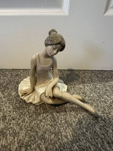 Nao lladro dancer - nao, rested
