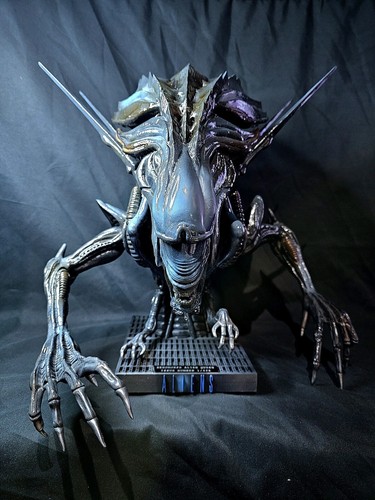 Aliens queen statue ltd - queen,