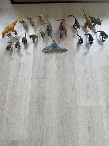 Schleich dinosaur figures - 18,
