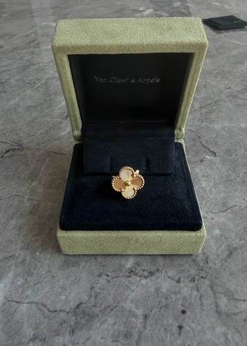 Van cleef arpels alhambra - &,