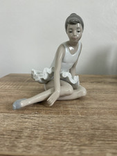 NAO LLADRO 0147 SITTING