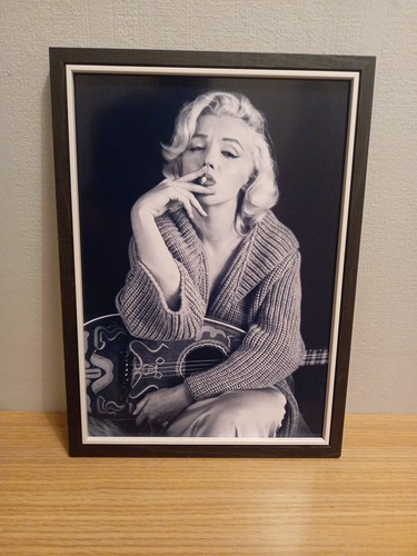 Marilyn monroe framed a4 - marilyn, monroe,b/w,framed,a4