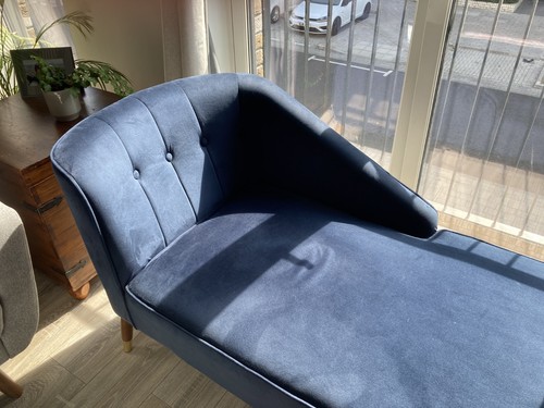 Blue velvet chaise - , good