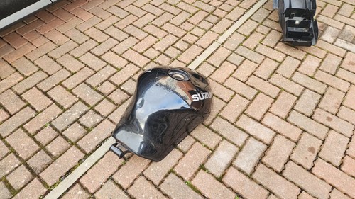 1999 sv650s fuel tank - 1999,