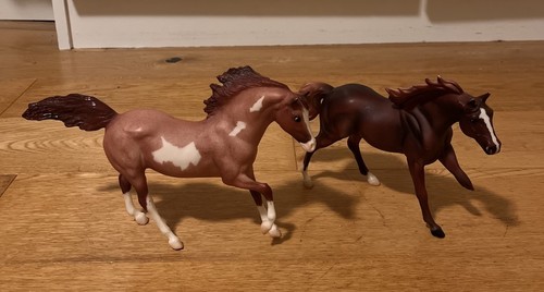 Breyer red roan pinto - red,