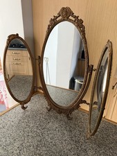 Vintage Oval Shaped Tri-Fold